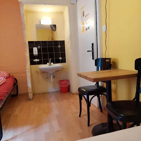 Oldtown Otter Hostel *